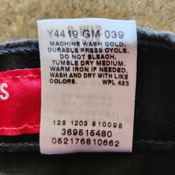 Vintage Y2K Levi's Classic Fit Stretch cutoff jean shorts, size 8 Misses - Picture 10 of 10